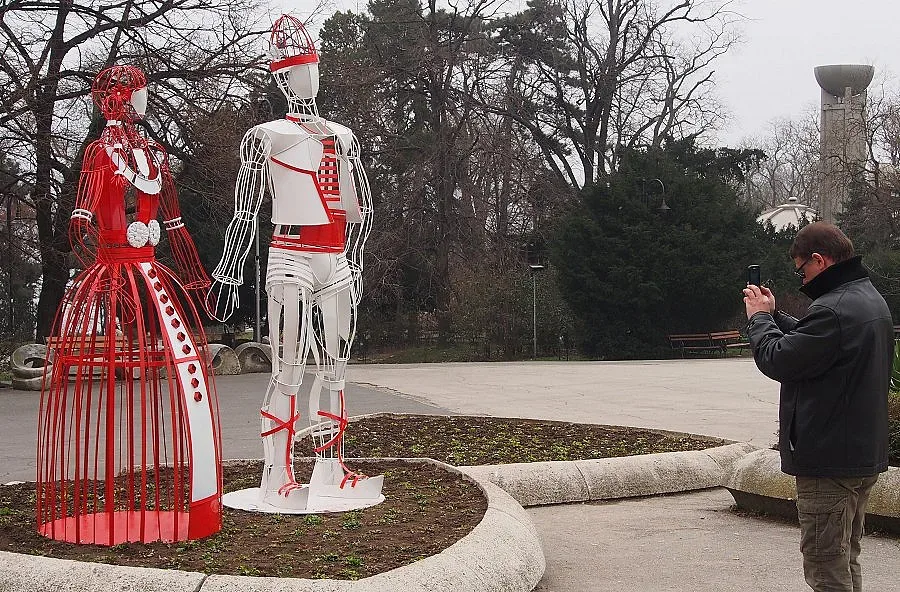 Гигантски Пижо и Пенда посрещат на входа на Морската градина