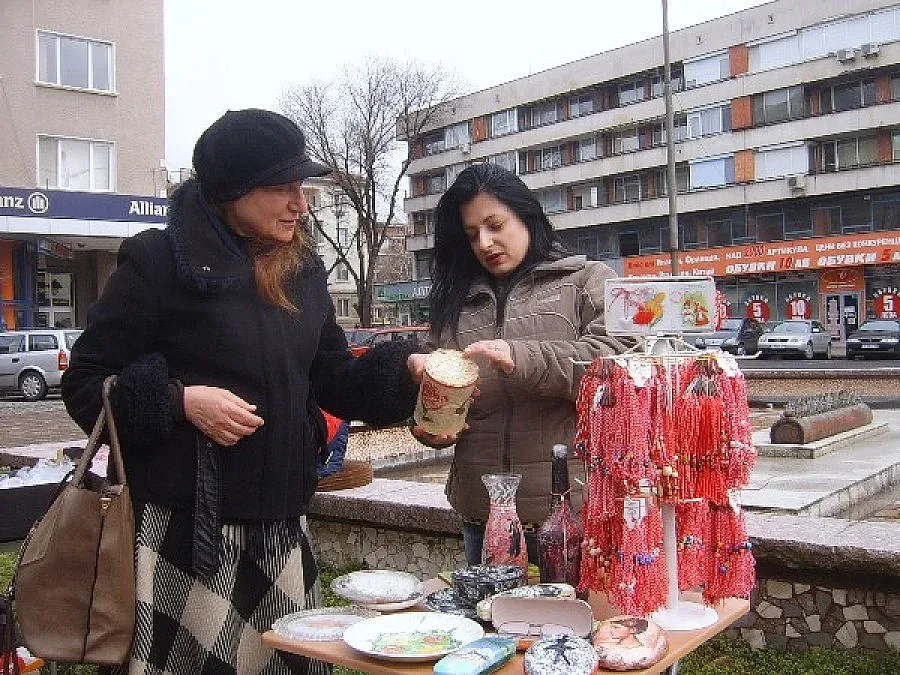 Баба Марта донесе здраве на малки и големи в Кърджали 