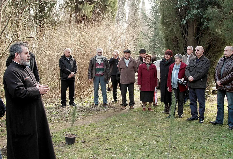 Кипариси от Света гора  посадиха на  „Аязмото“