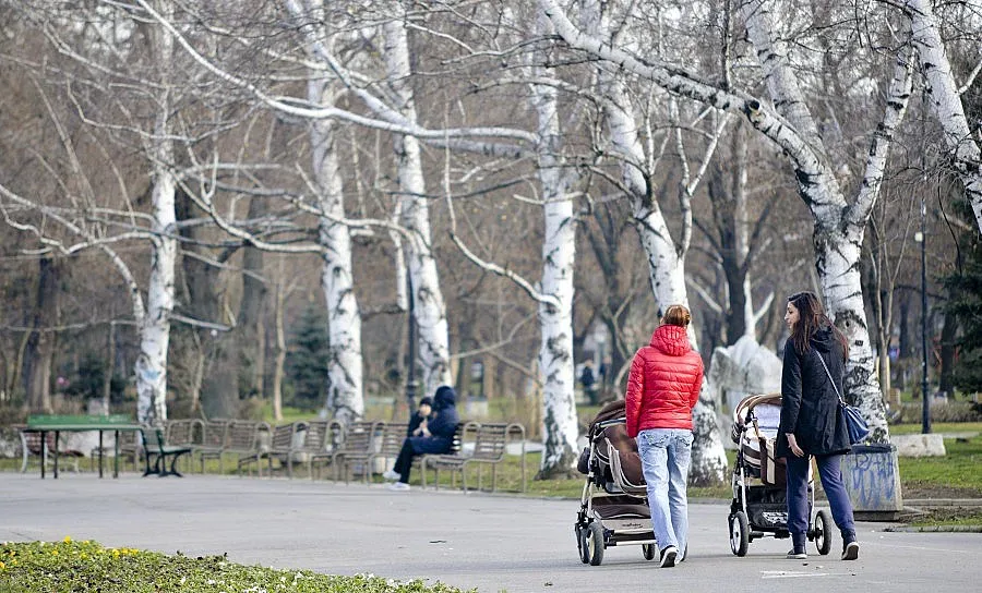 Баба Марта идва с облаци и слънце