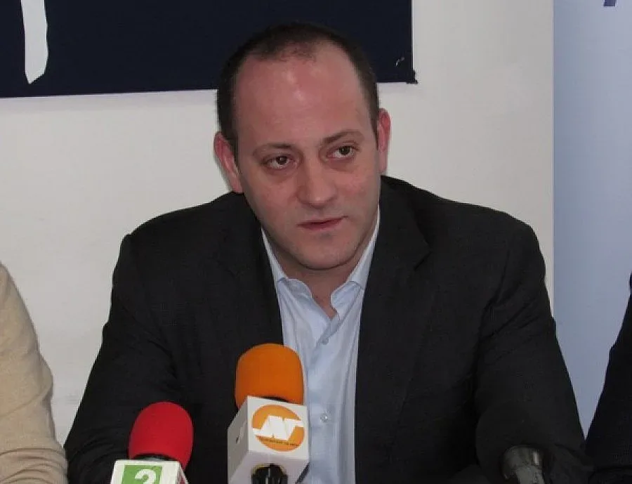 Кънев с критики към двама министри