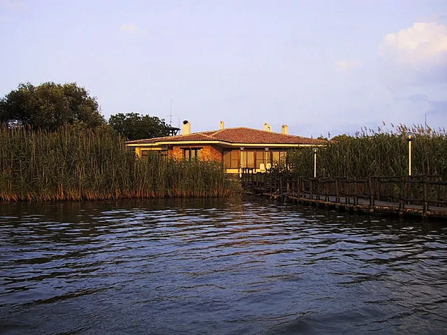 Източват eзера, за да не залеят резиденция