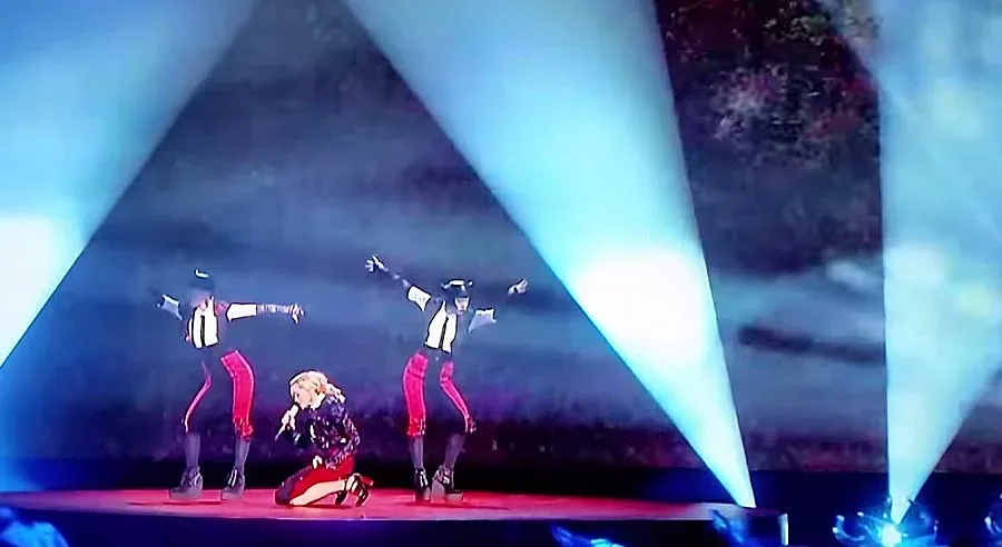 Мадона получила камшичен удар на наградите "Брит"