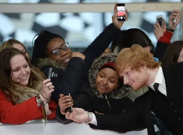 ВИДЕО: Ед Шийрън крайно почерпен след наградите "БРИТ"