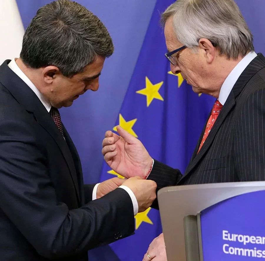 Юнкер готов да махне механизмите за проверка