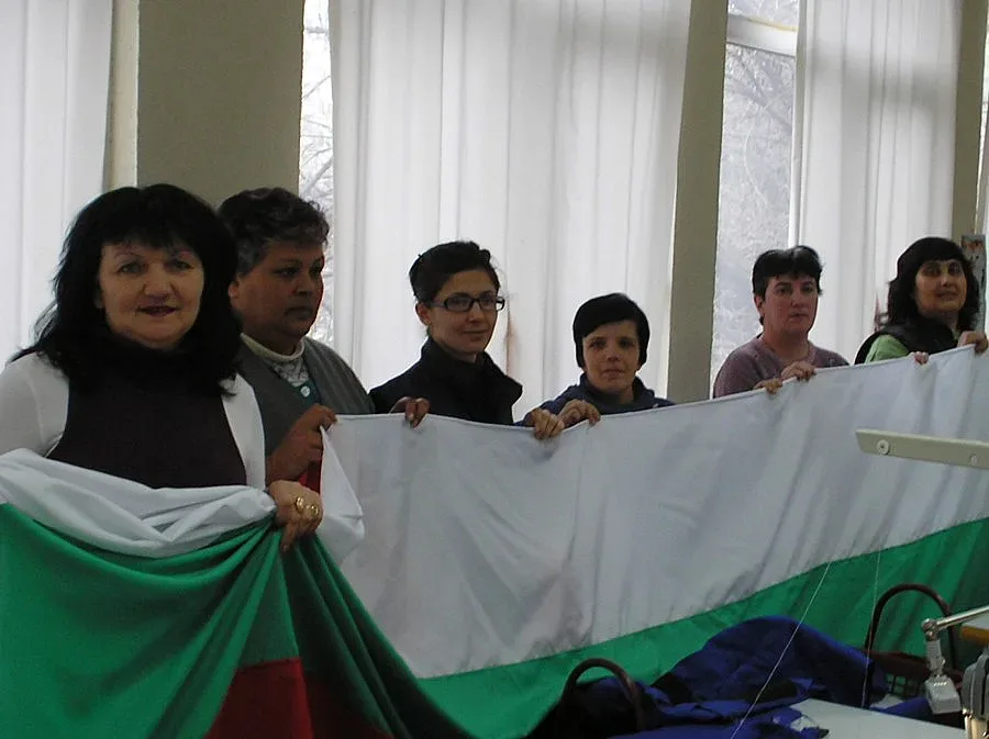 Българският трибагреник „прегръща“ Самарското знаме на 3 март