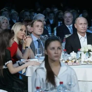 Осъдиха Орнела Мути за вечеря с Путин