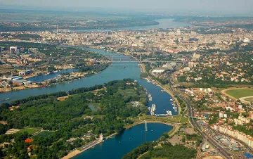 Нашенец забрави бебето си в парка