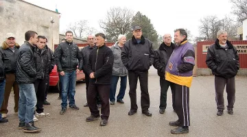 Протест на охранители от бежанския лагер в Харманли