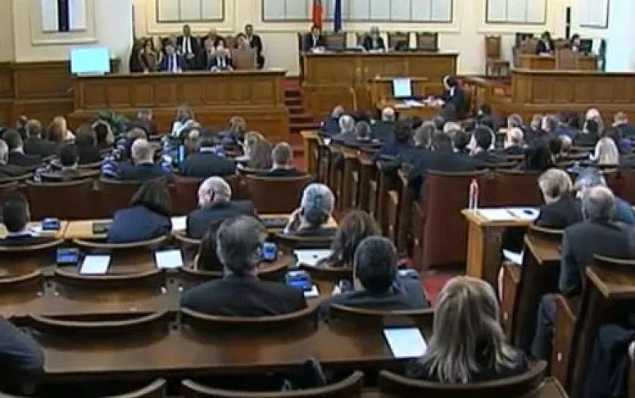 Дългът приет с гласовете на пет партии