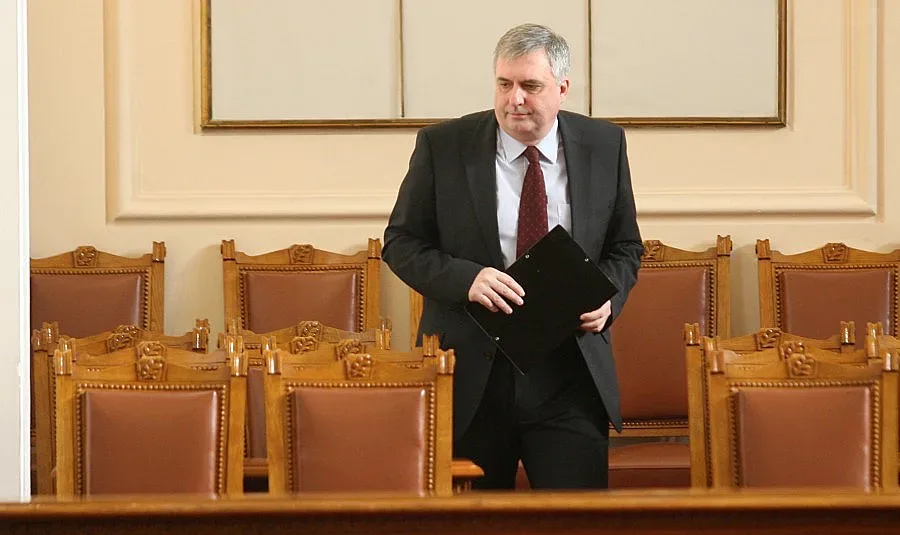 Калфин се отцепи от АБВ за дълга