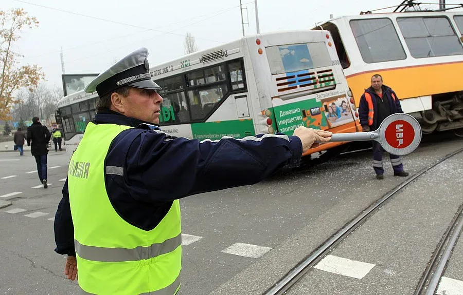 Пореден обстрел на автобус в Бургас