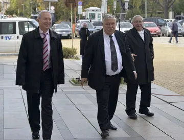 Прекратиха правата на Тонев като шеф на здравната комисия