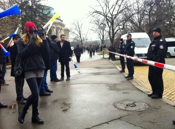 Протестиращи за заема: Няма да платим!