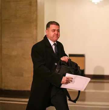 Ненчев: Не една и две фирми източват ВМА
