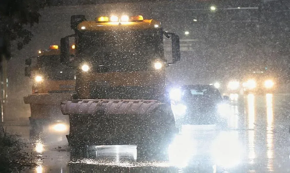 След бурен вятър София осъмна с втори ноемврийски сняг