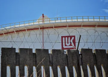 Експерти: Контролът на ДАНС върху „Лукойл“ е неизбежен, но труден за изпълнение