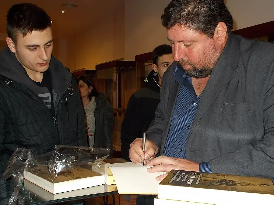 Родственик на Дякона представи в Добрич книга за него и делото му