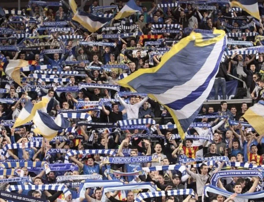 Дъщерята на легендарен треньор на "сините" купи акции със заем 