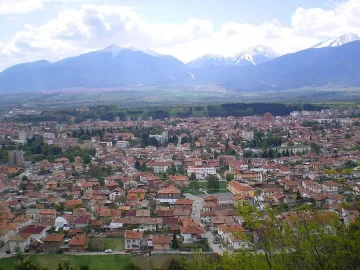 Младеж задигна храната на бедни и възрастни хора