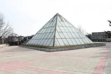 Пирамида като пред Лувъра отваря врати в Каварна