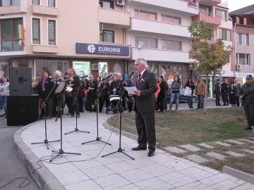 Петрич подписва договори за саниране