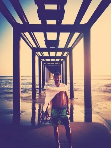 Гришо побърка фенките с разголена снимка