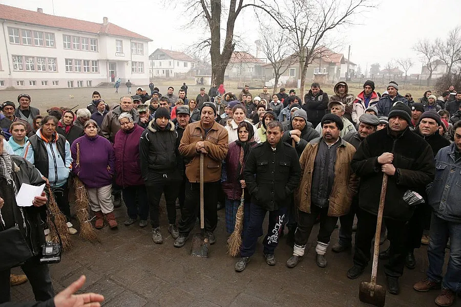 Ромите от Долни Цибър искат работа