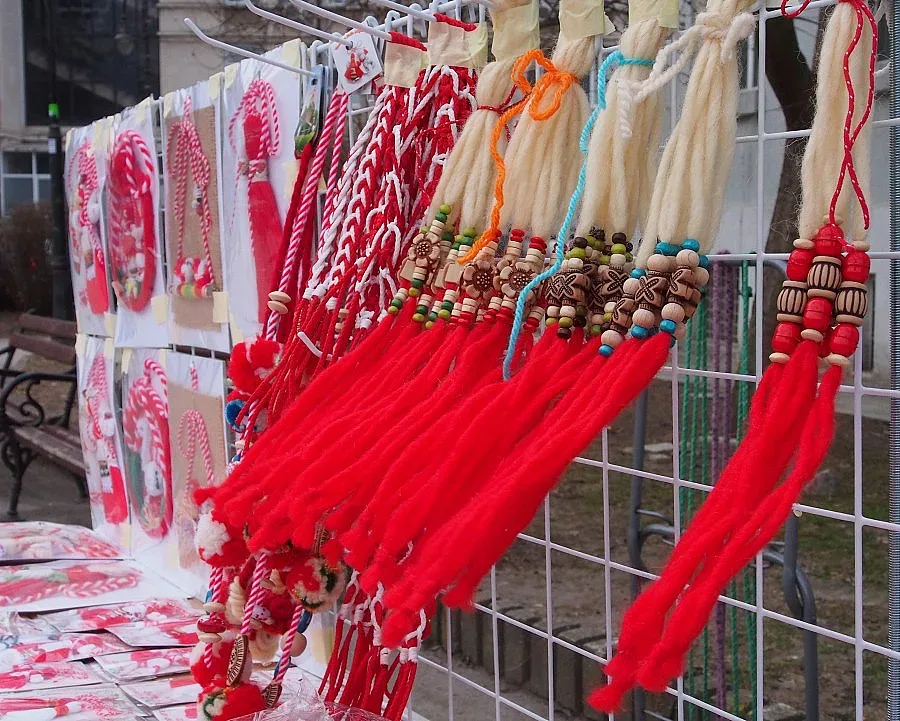 Крадци отмъкнаха  мартеници за 5 хил.лв.