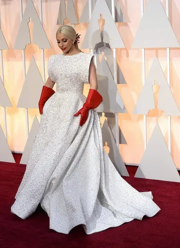 ВИДЕО: Лейди Гага с изненадващо нежно изпълнение на Оскарите