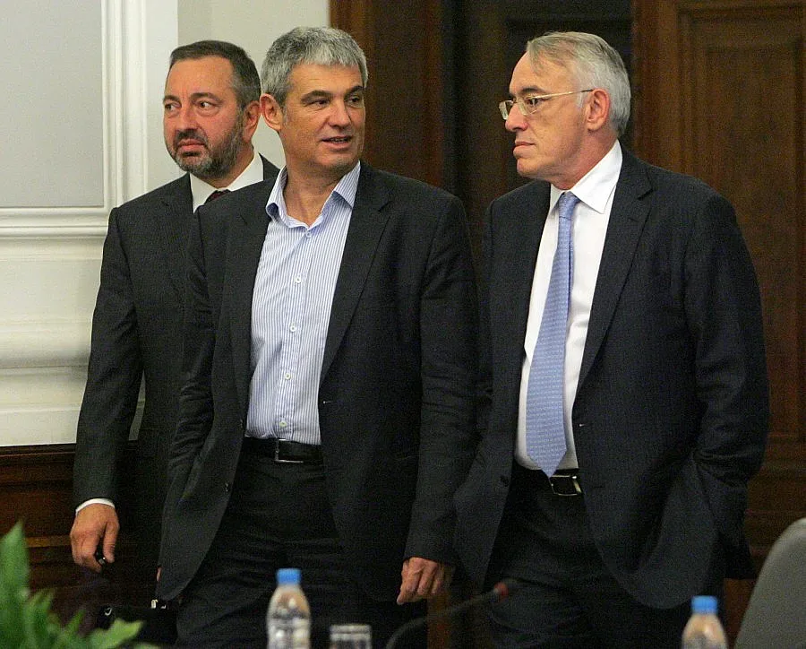 Дебат за заема и на тристранката 