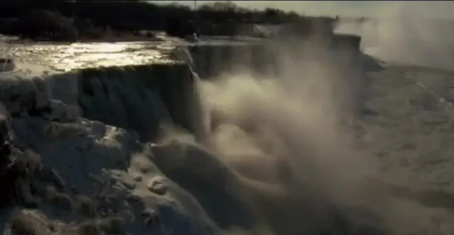 Студ скова САЩ, отменят 1500 полета (ВИДЕО)