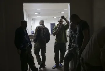 Изтеглят тежките оръжия от Източна Украйна 