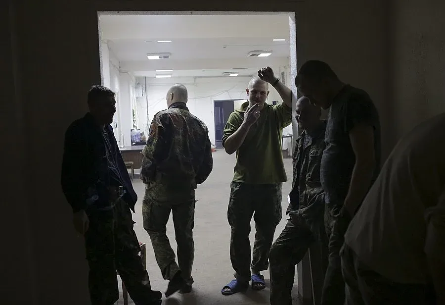 Изтеглят тежките оръжия от Източна Украйна