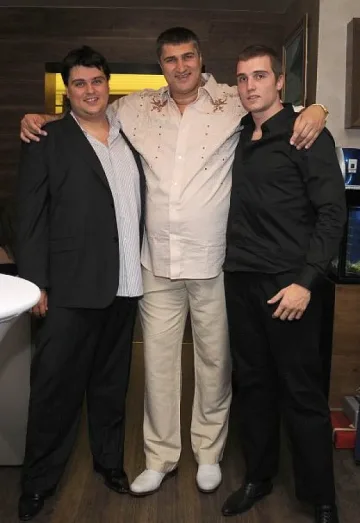 Любо Ганев изпуснал купона за внучката