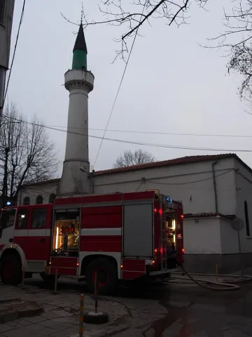 Токов удар подпалил джамията във Варна