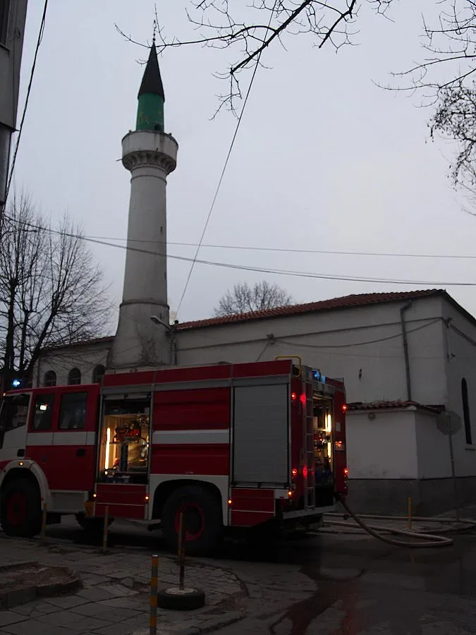 Токов удар подпалил джамията във Варна