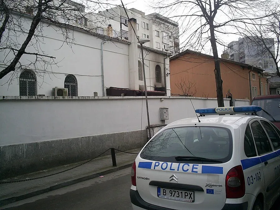 Кюмбе подпали джамията във Варна (ОБЗОР)