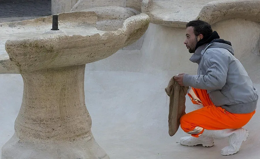 "Фейенорд" остави щети за €3 млн в Рим