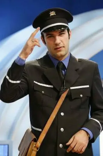 Г-н "Имаш поща" пее за Магдалена