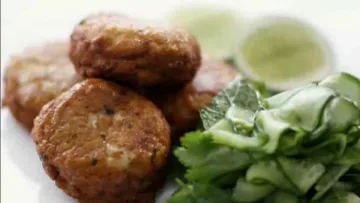 Запорираха кметство за неплатени кюфтета