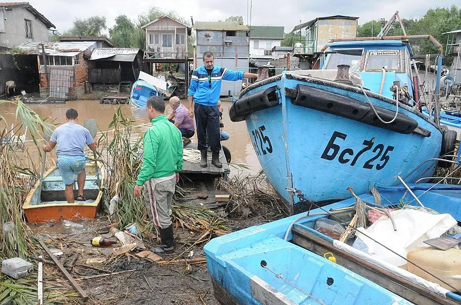 Отложиха събарянето на рибарските хижи в Ченгене Скеле