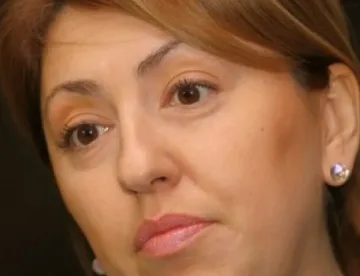 Отстраниха Янева заради бръмбарите (ОБЗОР)