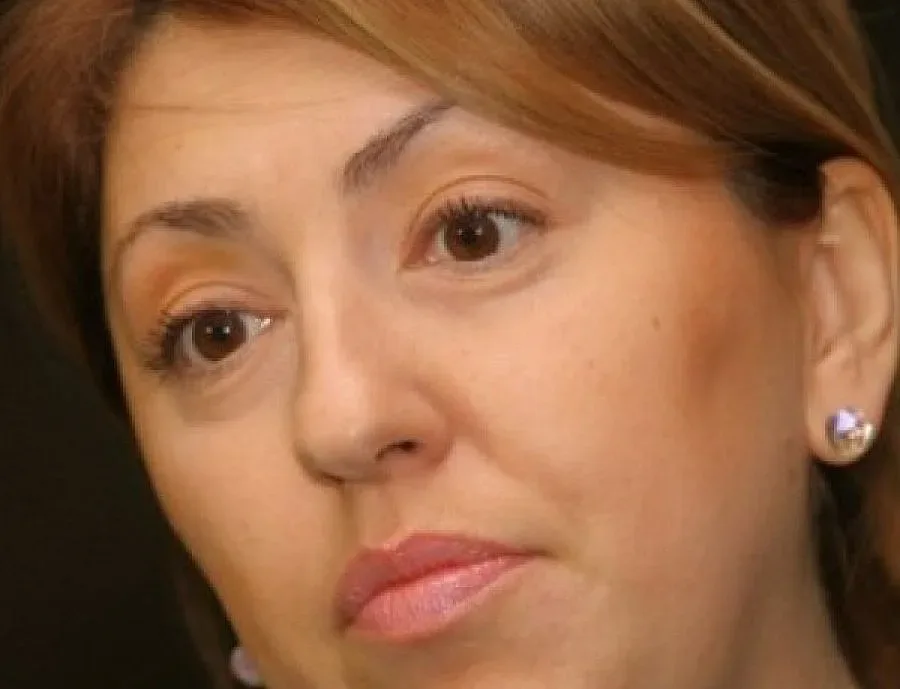 Отстраниха Янева заради бръмбарите (ОБЗОР)