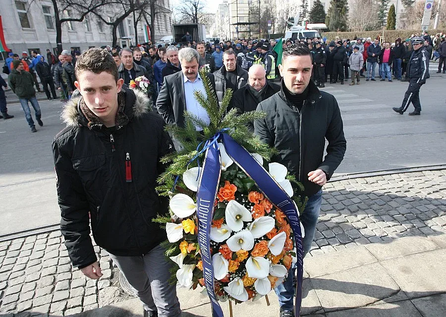 "Левски" се стяга и за борсата