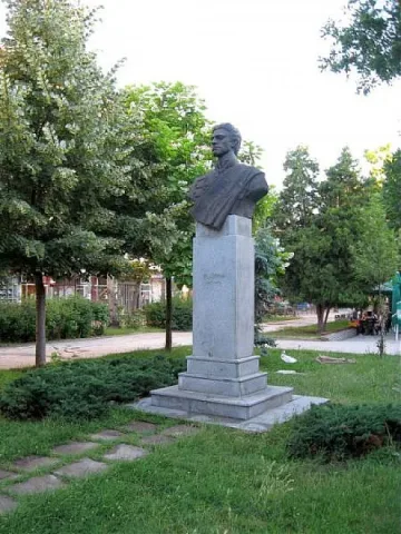 Стотици граждани и десетки ученици сведоха глави пред Апостола