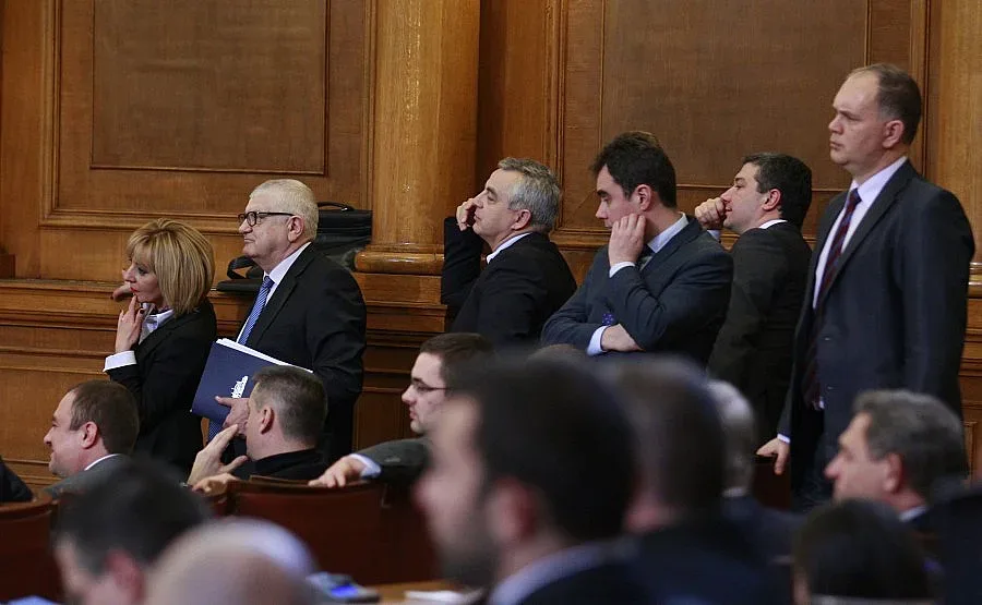 Пак отложиха дебатите за заема