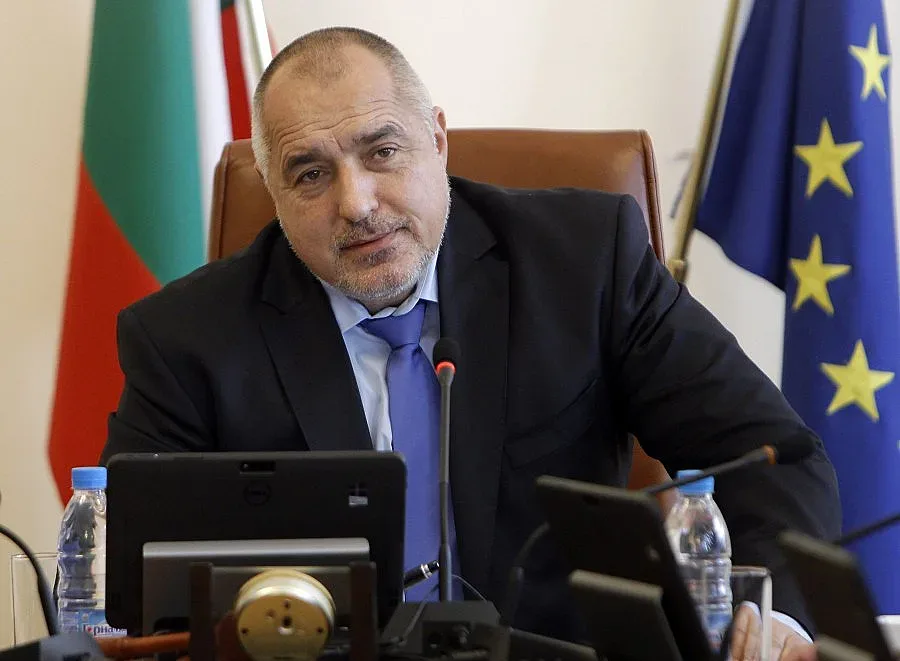 Бойко даде самолет на синода на Великден