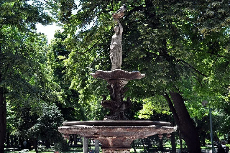 Реставрират фонтан на 120 години в Пловдив