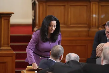 Павлова: Инвестираме 1 милиард лева в икономиката